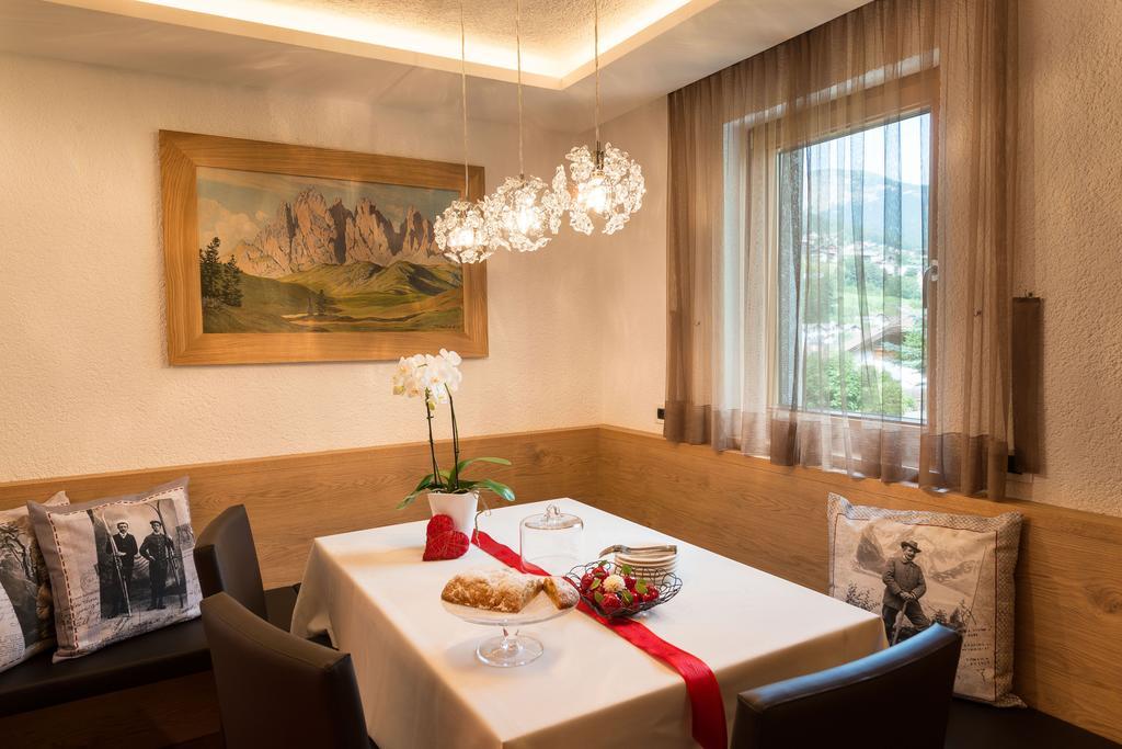 Aparthotel Alpin Sport St. Ulrich in Gröden Zimmer foto