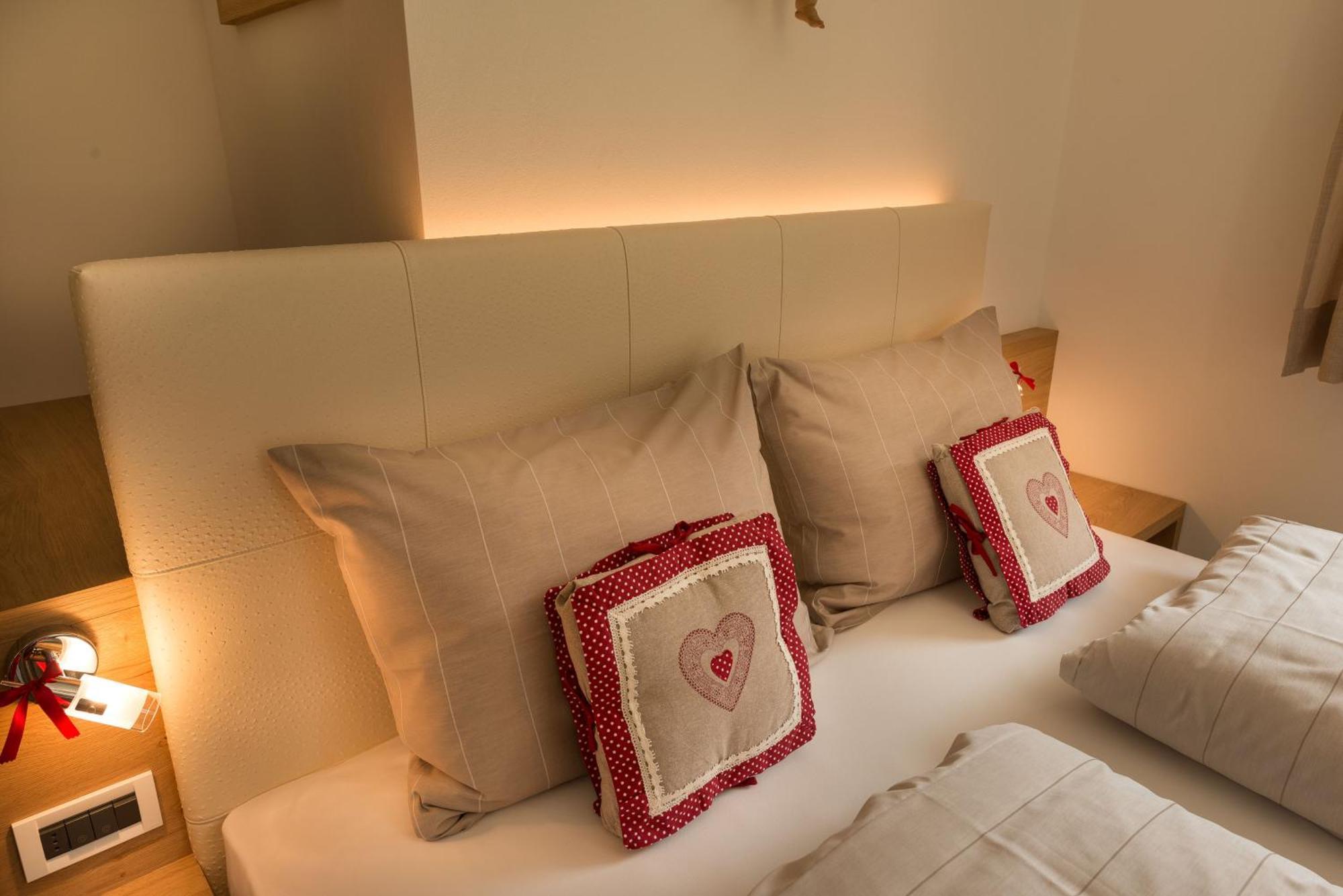 Aparthotel Alpin Sport St. Ulrich in Gröden Zimmer foto